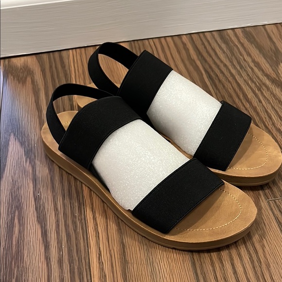 SANDPIPERS Women's RAE Black Strappy Sandals size 7 - Picture 8 of 9